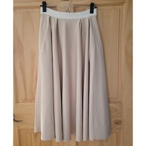 Swing skirt with pockets